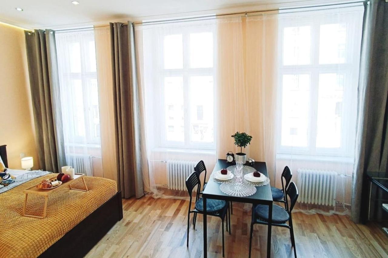 Centrally Located Studio Apartment リガ エクステリア 写真